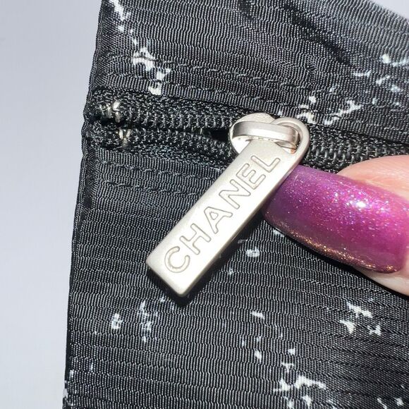 Chanel Black and White Nylon Old Style Travel Line Pouch - Picture 2 of 14